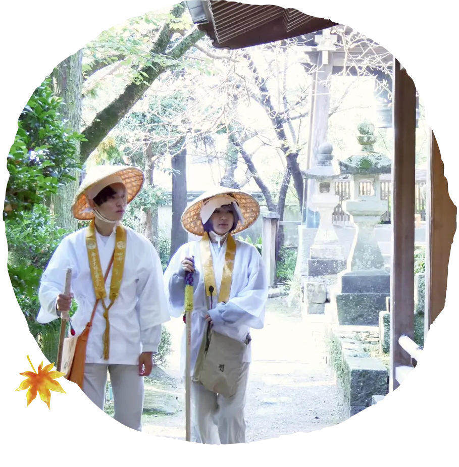 お遍路巡りをする様子